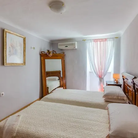 Semesterbostad House Juliette 100m From The In On Losinj Island Nerezine